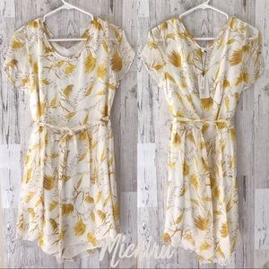 A loves a short sleeve silk dress